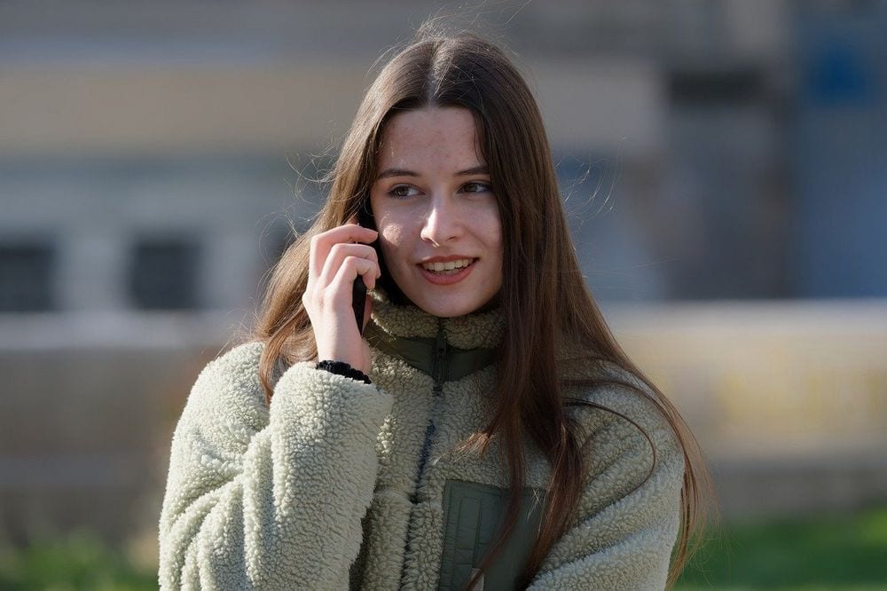 woman making phone call